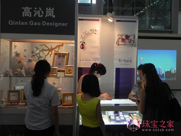 珠寶之家首屆國際獨立設(shè)計師藝術(shù)珠寶聯(lián)展現(xiàn)場