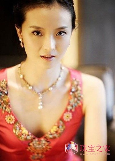 時尚圈母憑子貴 豪門闊太珠寶加身
