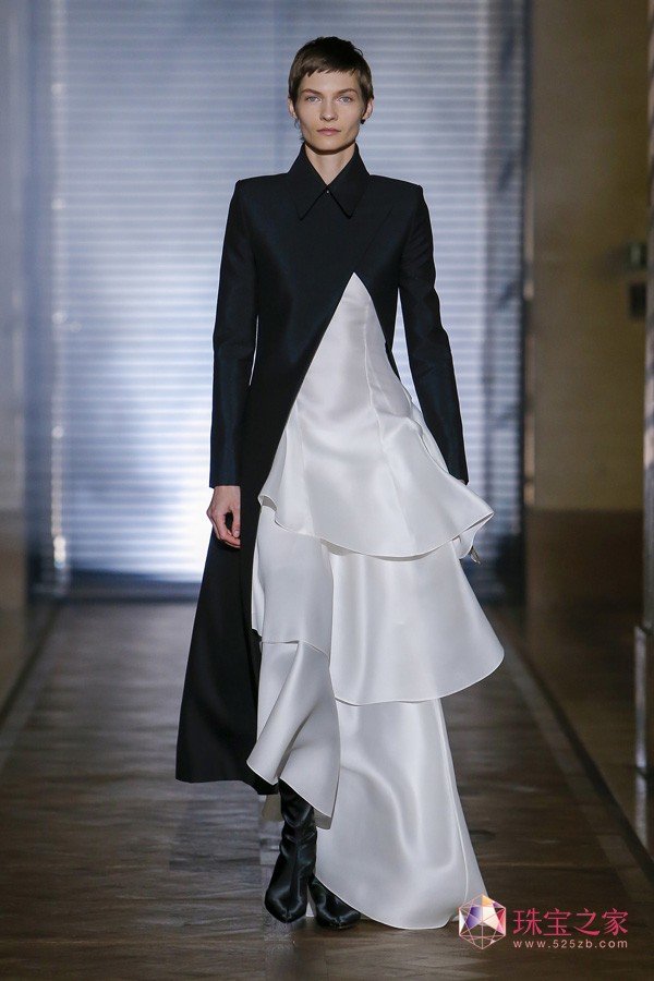 Givenchy ɫ 2018 ߶rb