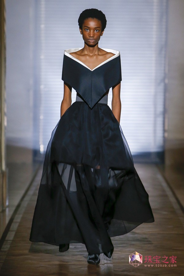 Givenchy ɫ 2018 ߶rb